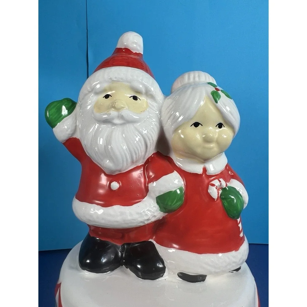 Santa & Mrs Clause Musical Figurine- Plays 
